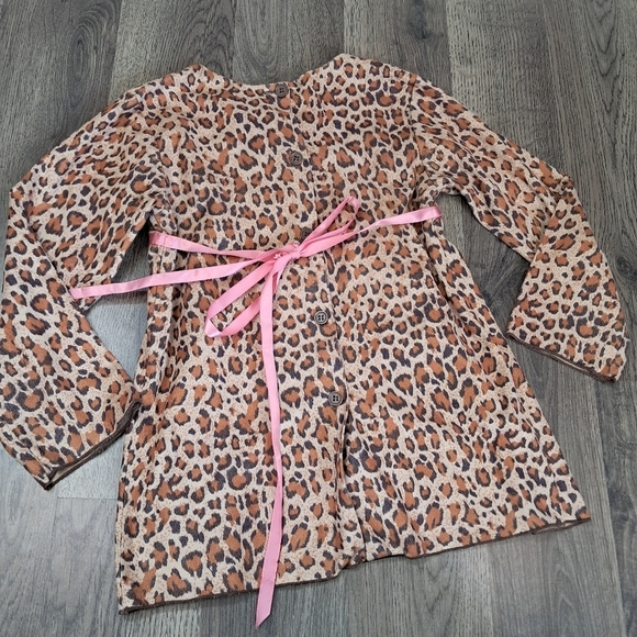 Ann Loren Cheeta Print Top With Pink Bow Belt Size 4/5T Shirt - Picture 2 of 5